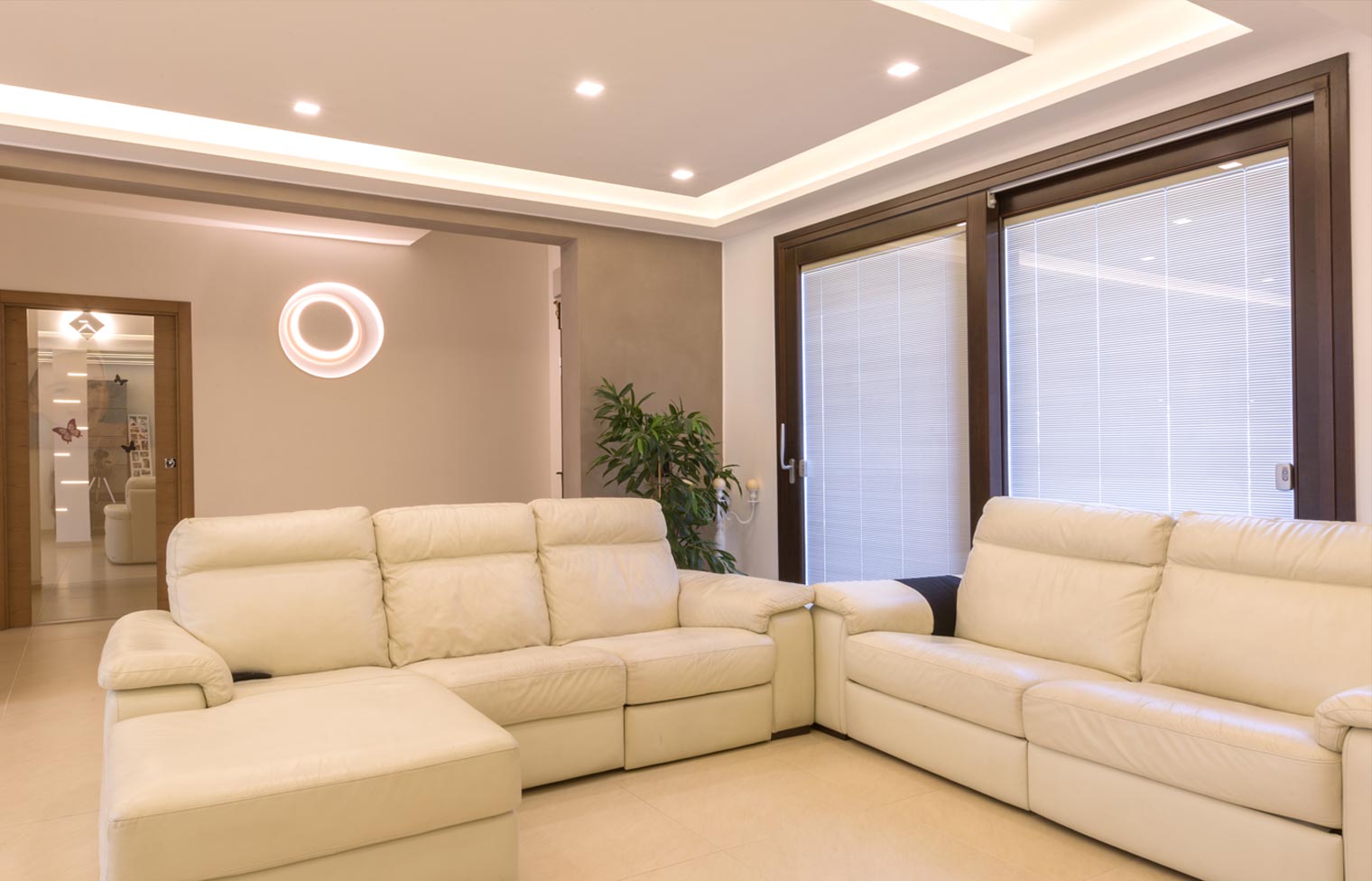 Integrated Venetian blind