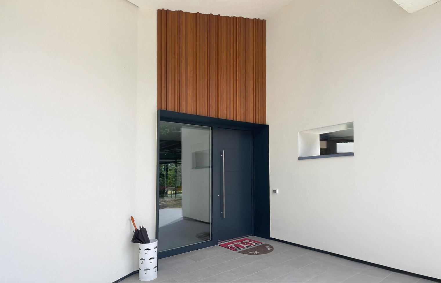 Wood–aluminium entrance doors