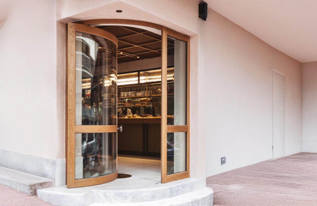 Curved-in-plan frames