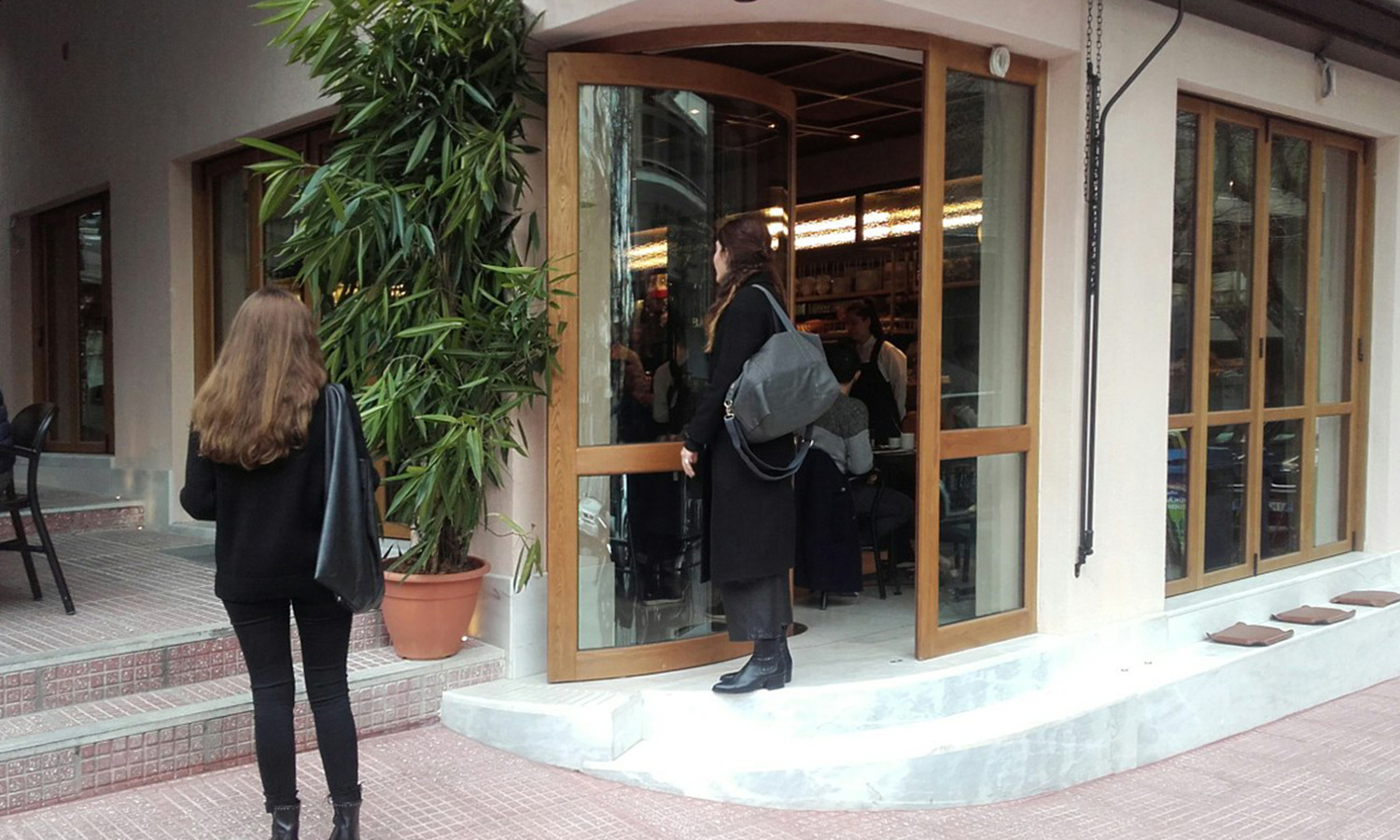 Curved-in-plan frames